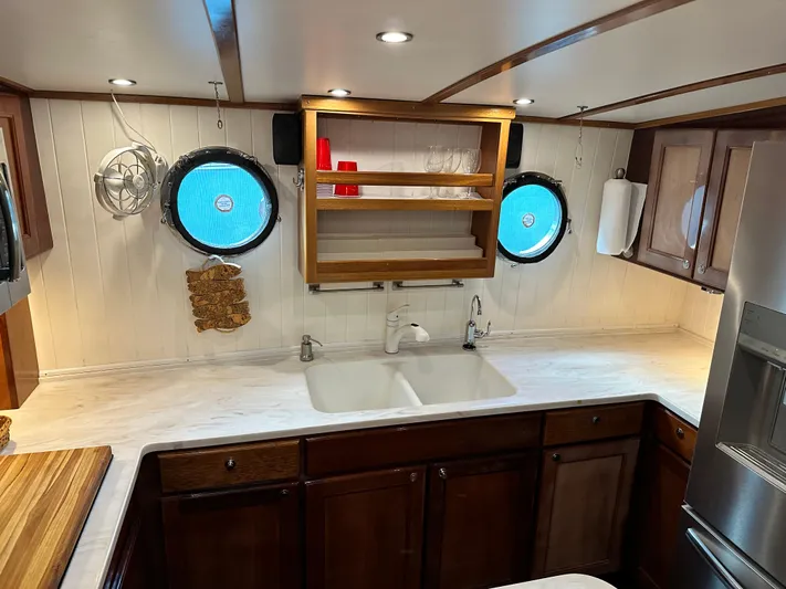 Magnolia Yacht Photos Pics 