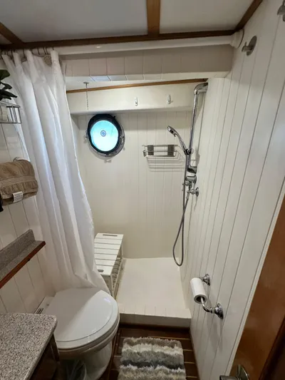 Magnolia Yacht Photos Pics 