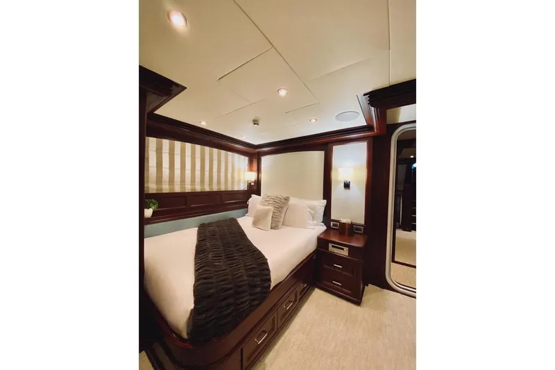 Samsara Yacht Photos Pics Luxurious 2017 Custom Dauntless yacht bedroom with elegant wood finishes and cozy bedding.