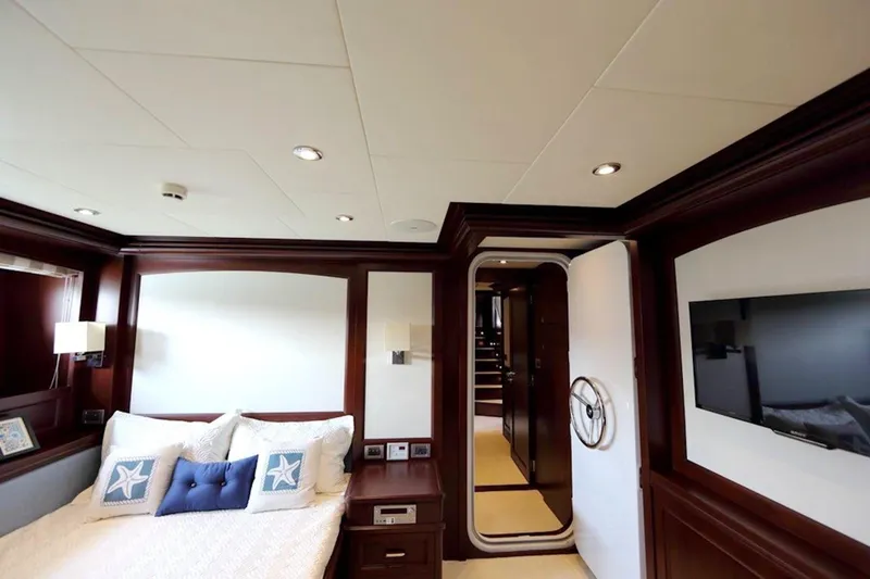 Samsara Yacht Photos Pics Luxurious 2017 Dauntless Custom yacht bedroom with elegant wood paneling and modern amenities.