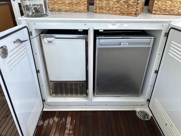 Flotation Therapy Yacht Photos Pics Ice Maker and Cockpit Fridge