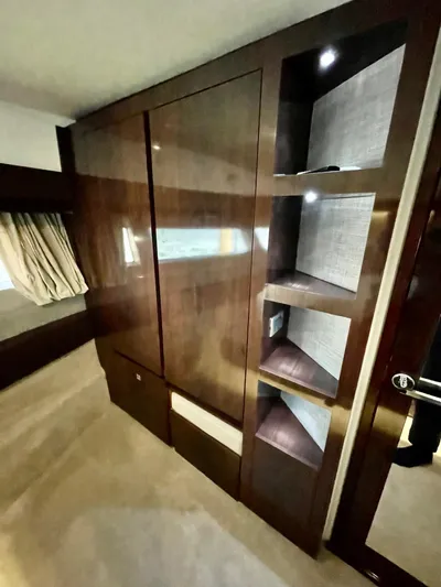 Galati Yacht Sales Trade Yacht Photos Pics 2017 Sea Ray 400 Fly -GYS TRADE-Fwd Stateroom 1