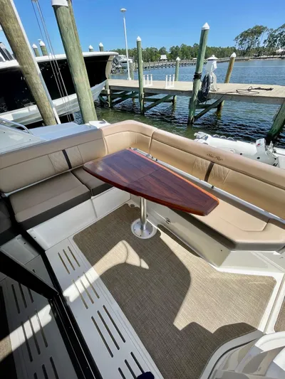 Galati Yacht Sales Trade Yacht Photos Pics 2017 Sea Ray 400 Fly -GYS TRADE- Cockpit 2