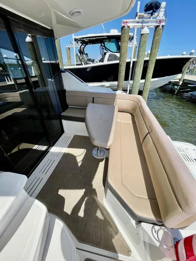 Galati Yacht Sales Trade Yacht Photos Pics 2017 Sea Ray 400 Fly -GYS TRADE- Cockpit