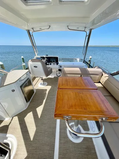 Galati Yacht Sales Trade Yacht Photos Pics 2017 Sea Ray 400 Fly  -GYS TRADE- Flybridge 2