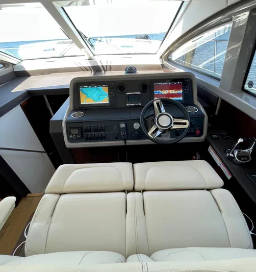 Galati Yacht Sales Trade Yacht Photos Pics 2017 Sea Ray 400 Fly  -GYS TRADE- Helm