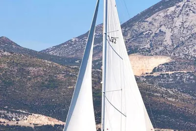 2018 Bavaria Vision 42