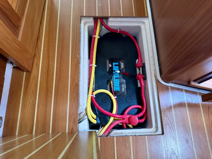 Amelie Yacht Photos Pics Forward 8D AGM Battery