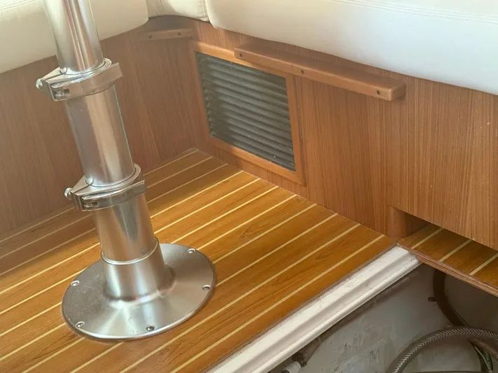 Amelie Yacht Photos Pics Forward Air Return in Salon