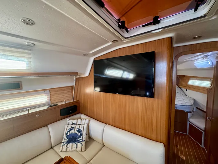 Amelie Yacht Photos Pics Smart LED TV