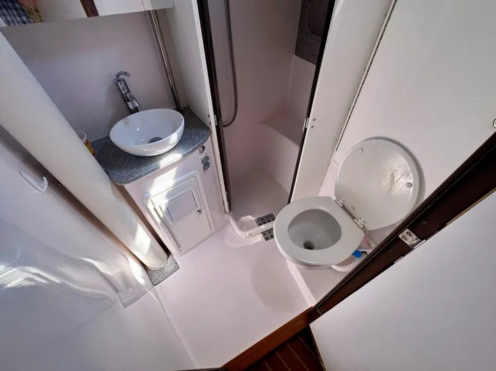 Amelie Yacht Photos Pics Owners Head & Shower Stall