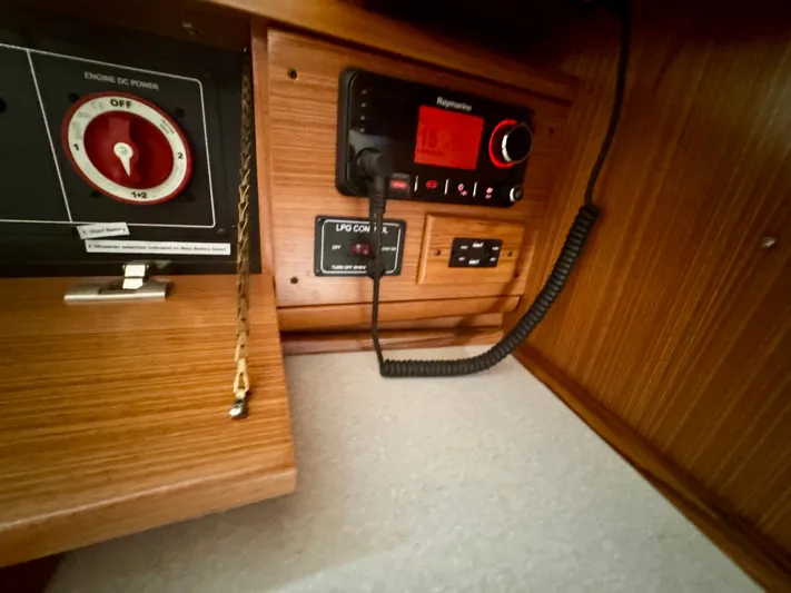 Amelie Yacht Photos Pics VHF