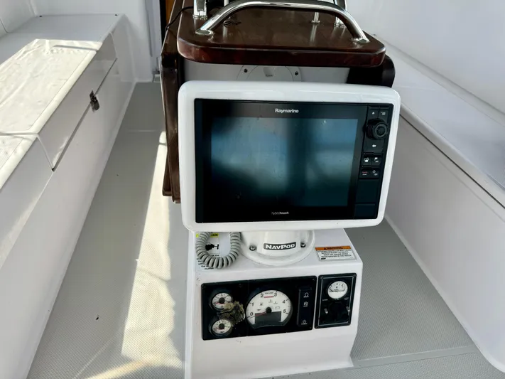 Amelie Yacht Photos Pics 12" Chartplotter and Engine Controls