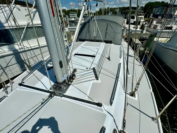 Amelie Yacht Photos Pics Sidedeck View Aft