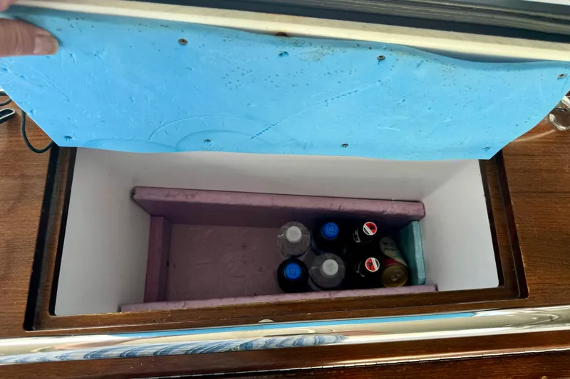 Amelie Yacht Photos Pics Cockpit Table