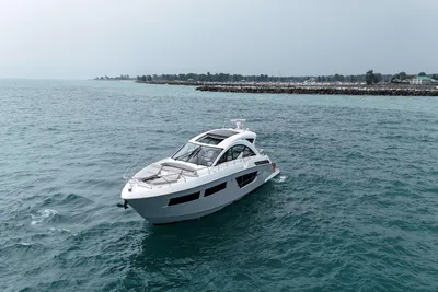 Cruisers Yachts 60 Cantius