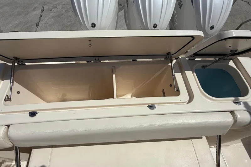 35-514 Brokerage Tyler Yacht Photos Pics 2023 Grady-White Freedom 335 boat storage compartments and livewell.