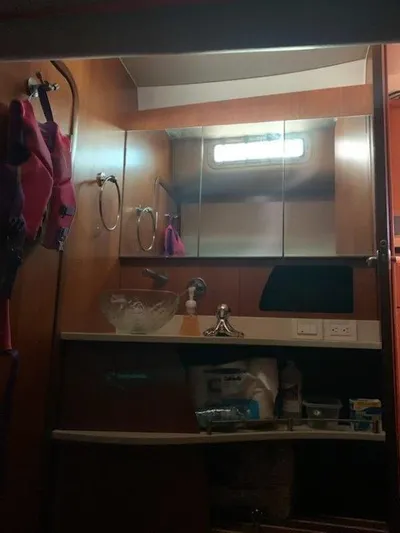 Supernova Yacht Photos Pics Guest Stateroom Head Vanity