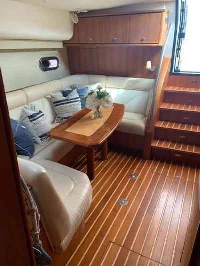 Supernova Yacht Photos Pics Starboard Salon Settee