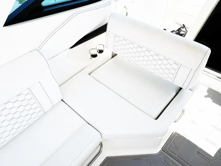 Grateful! Yacht Photos Pics 2019 Sea Ray Sundancer 320 Outboard interior with white seating and cup holders.