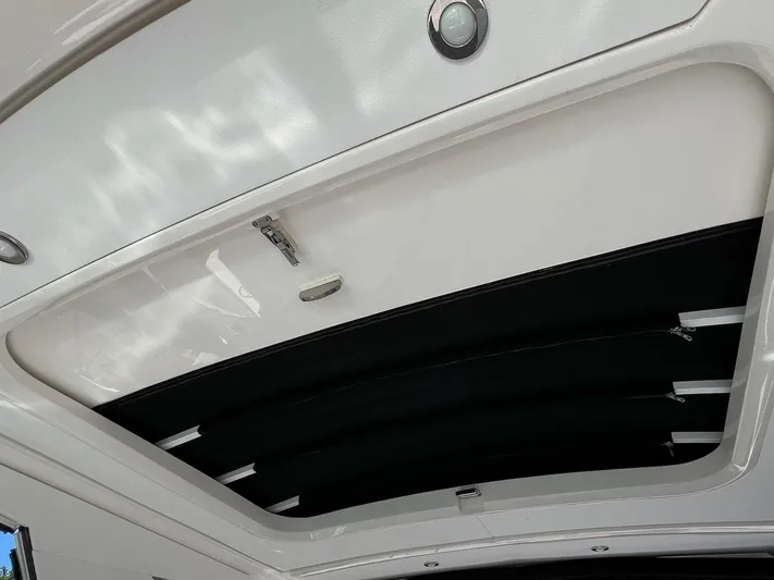 Grateful! Yacht Photos Pics 2019 Sea Ray Sundancer 320 Outboard boat interior ceiling detail.
