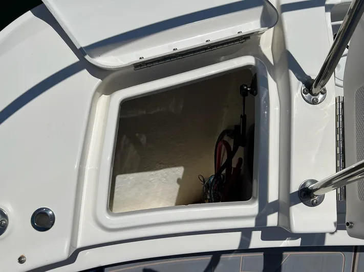 Grateful! Yacht Photos Pics 2019 Sea Ray Sundancer 320 Outboard storage compartment, open hatch view.