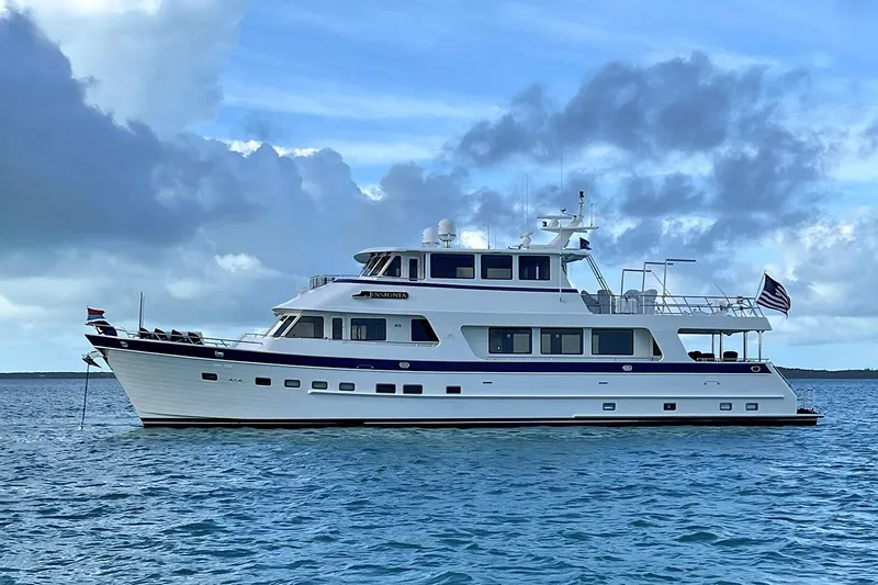 Insignia Yacht Photos Pics 