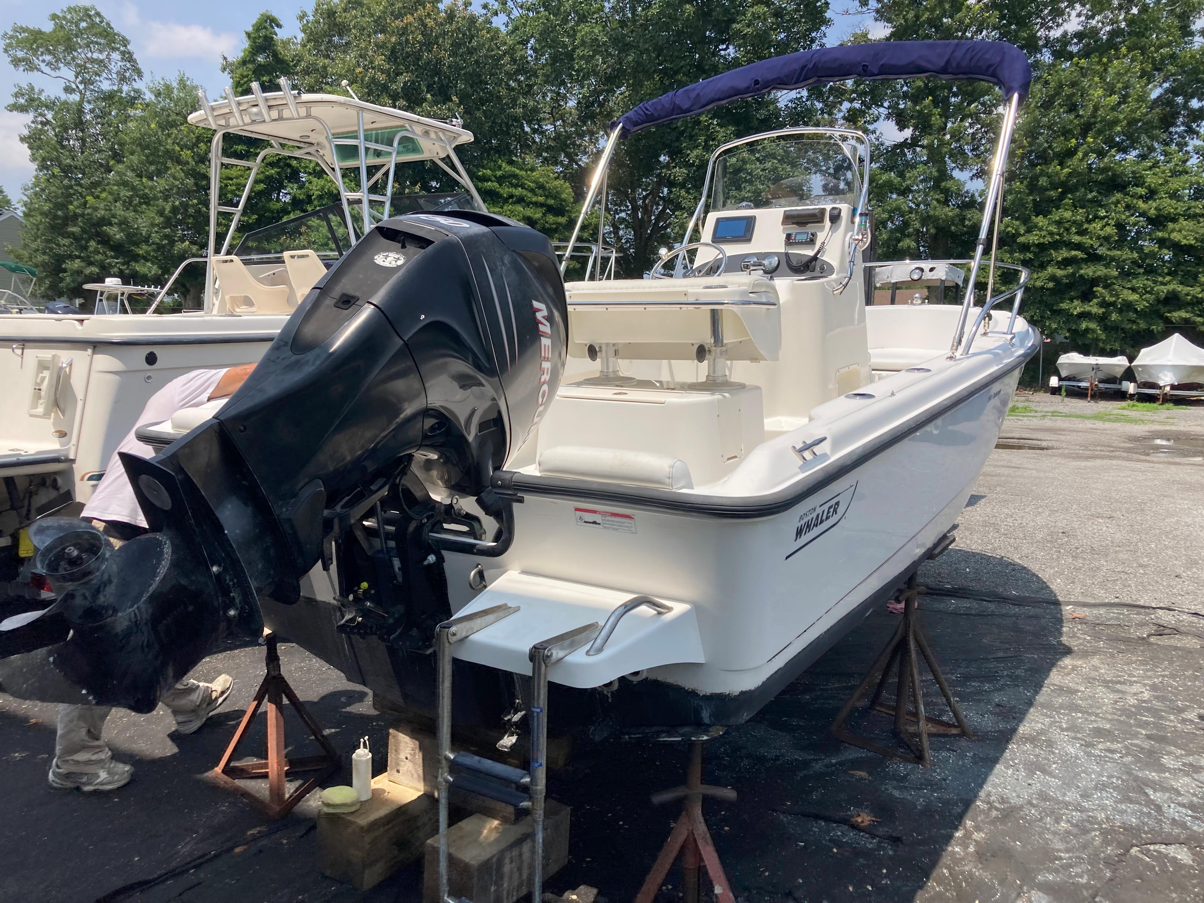 2007 Boston Whaler 190 Outrage Center Console for sale - YachtWorld