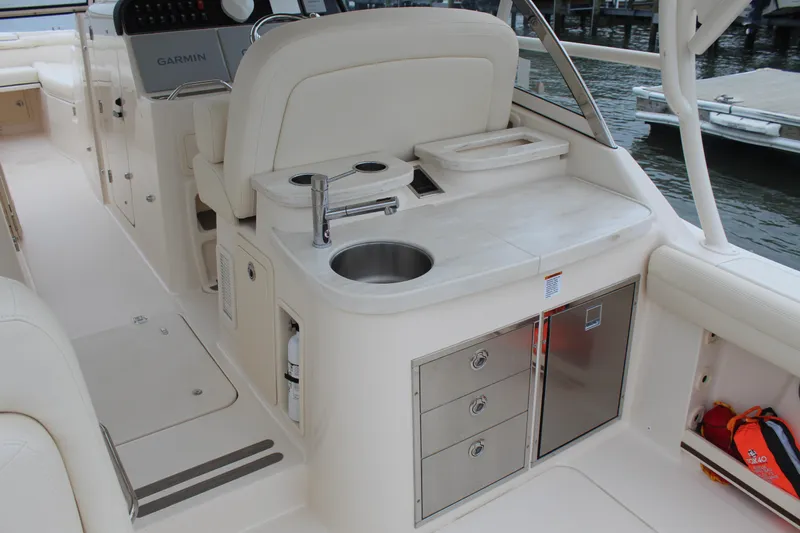 Worry Knot Yacht Photos Pics 