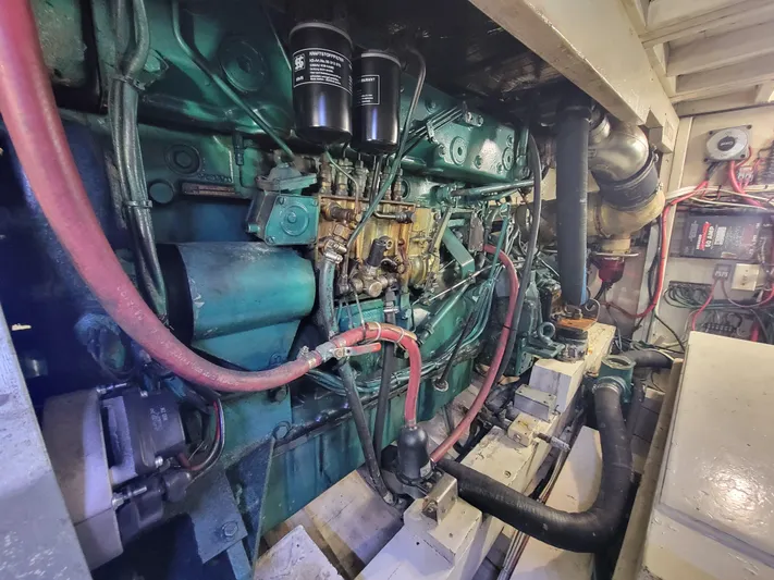  Yacht Photos Pics Engine room of 1998 Custom Carolina 45 Willis Boatworks, showcasing detailed machinery and components.