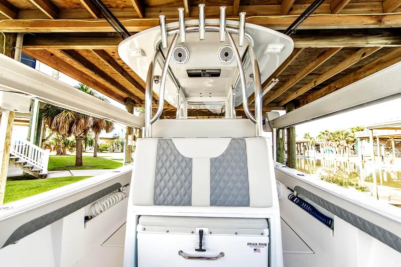  Yacht Photos Pics 2023 Front Runner 33 Center Console boat interior with sleek design and modern features.