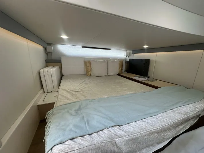 Our Trade Yacht Photos Pics 2024 Regal 42 Xo - Image 15