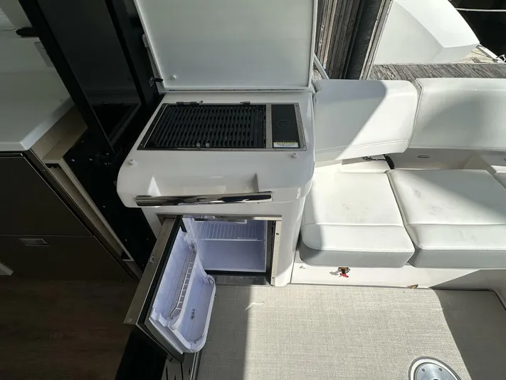 Our Trade Yacht Photos Pics 2024 Regal 42 Xo - Image 10