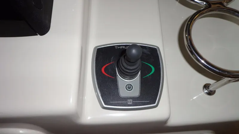  Yacht Photos Pics Joystick control on 2014 Chris-Craft Catalina 29 boat dashboard.