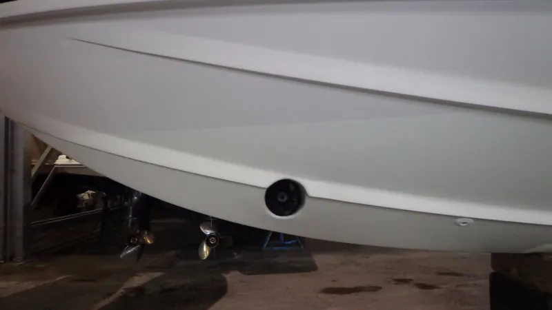  Yacht Photos Pics 2014 Chris-Craft Catalina 29 boat hull in a garage setting.
