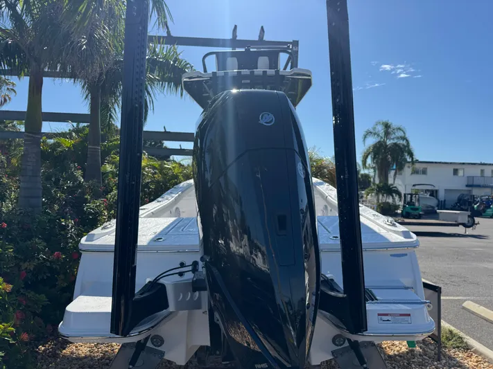  Yacht Photos Pics 2026 Blackfin 262 HB boat with powerful outboard motor in a sunny marina setting.