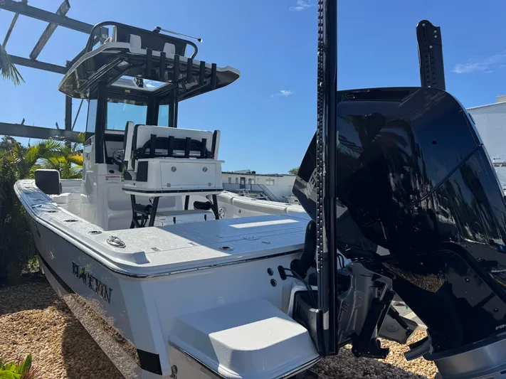  Yacht Photos Pics 2026 Blackfin 262 HB boat with sleek design and powerful engine, docked outdoors.