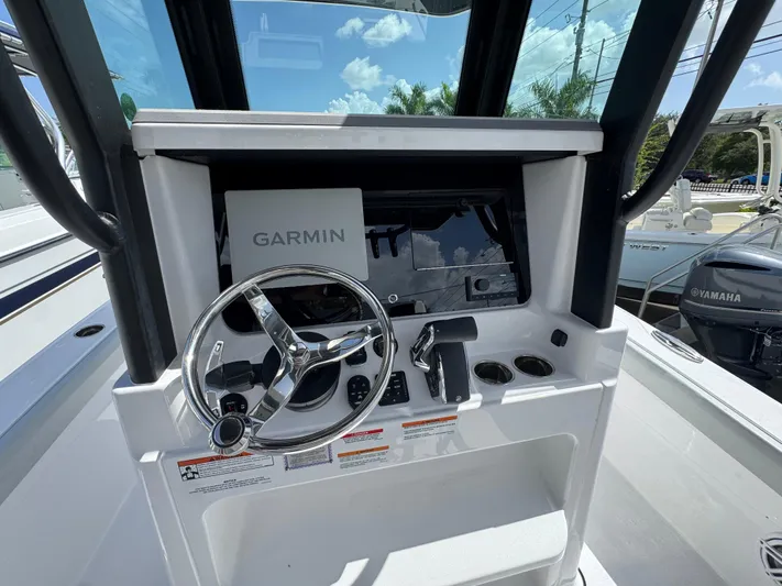  Yacht Photos Pics 2026 Blackfin 262 HB boat console with Garmin navigation and steering wheel.