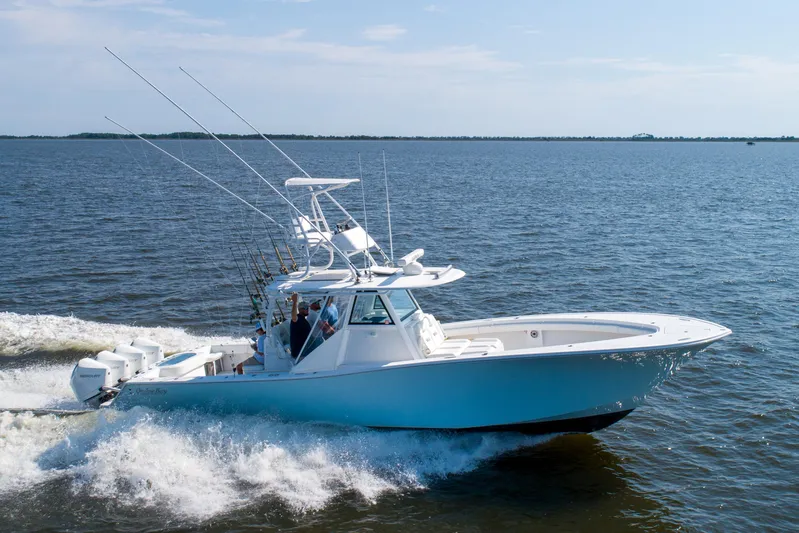 Reel Development Yacht Photos Pics 2022 Onslow Bay 41 TE boat cruising on open water.