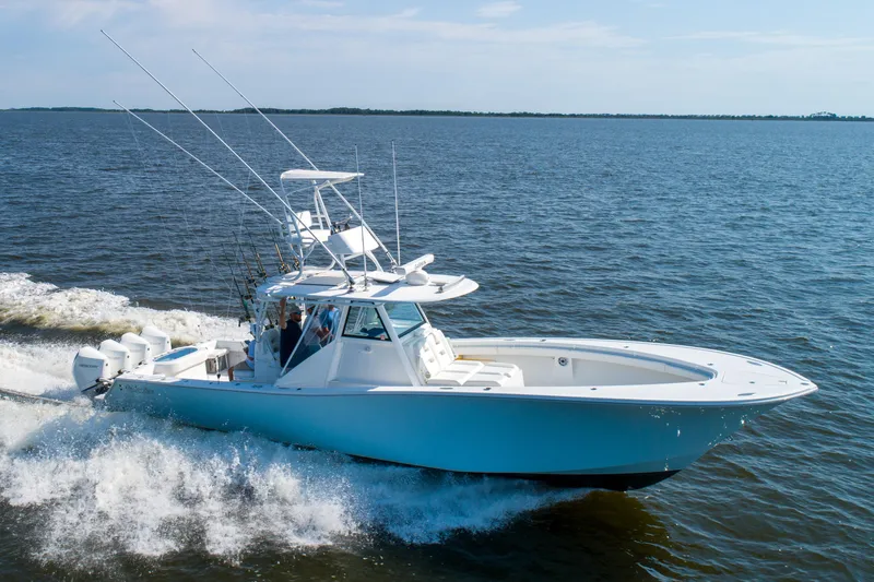 Reel Development Yacht Photos Pics 2022 Onslow Bay 41 TE boat cruising on open water.