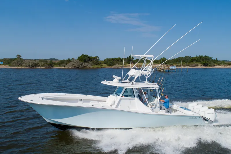 Reel Development Yacht Photos Pics 2022 Onslow Bay 41 TE boat cruising on a sunny day.