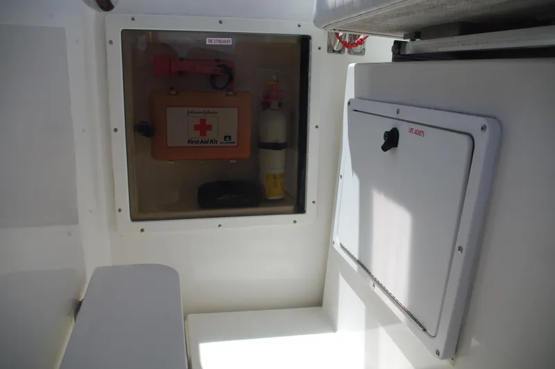  Yacht Photos Pics emergency kit