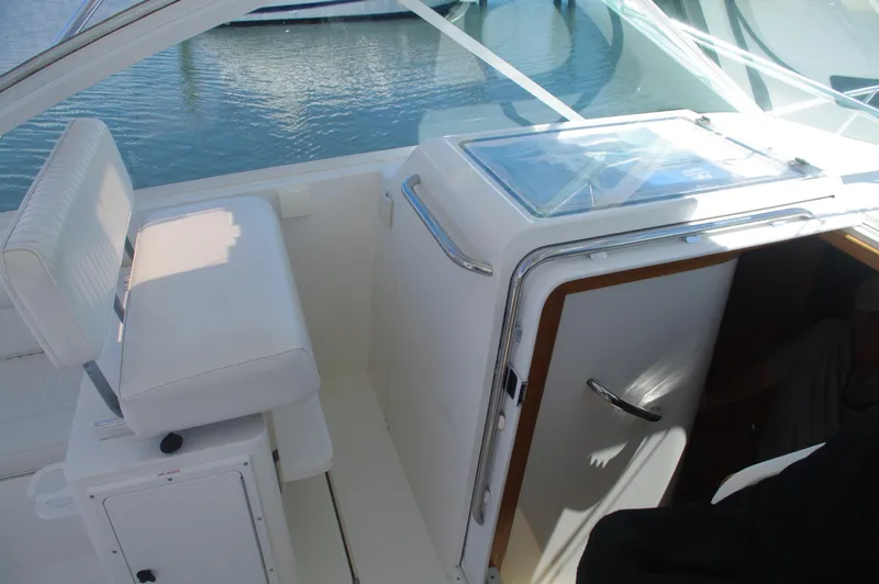  Yacht Photos Pics port side seating