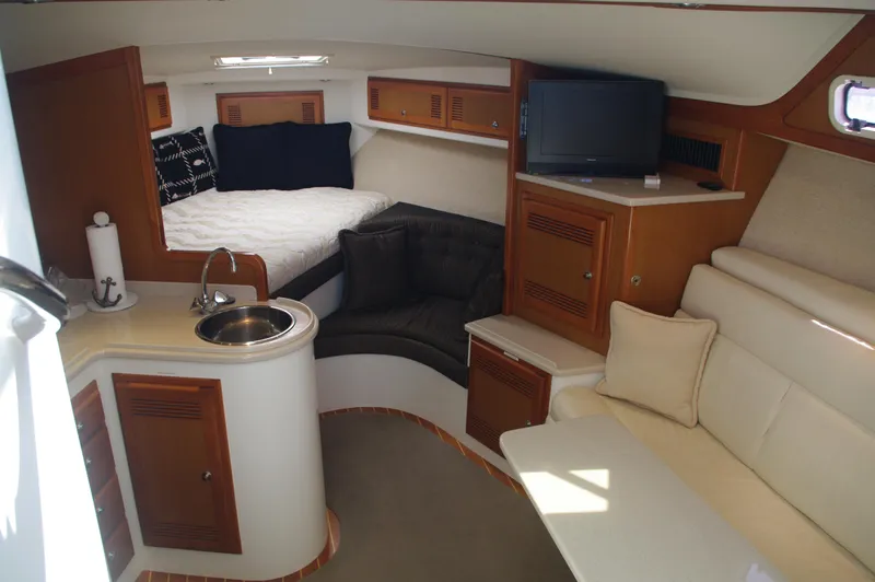  Yacht Photos Pics berth