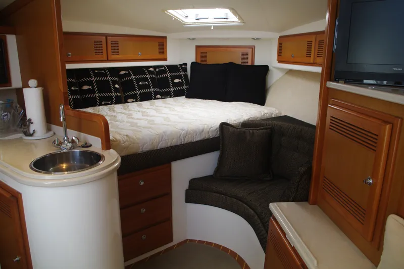  Yacht Photos Pics berth