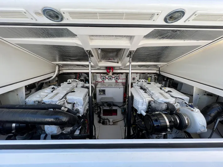  Yacht Photos Pics engine room