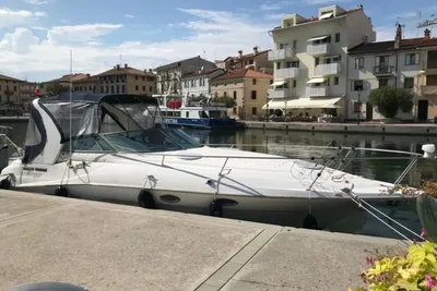 1998 Cruisers Yachts 3175 Rouge