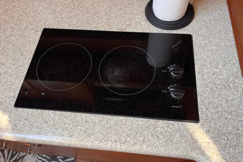  Yacht Photos Pics Ceramic cooktop on 2001 Silverton 42C yacht kitchen counter.