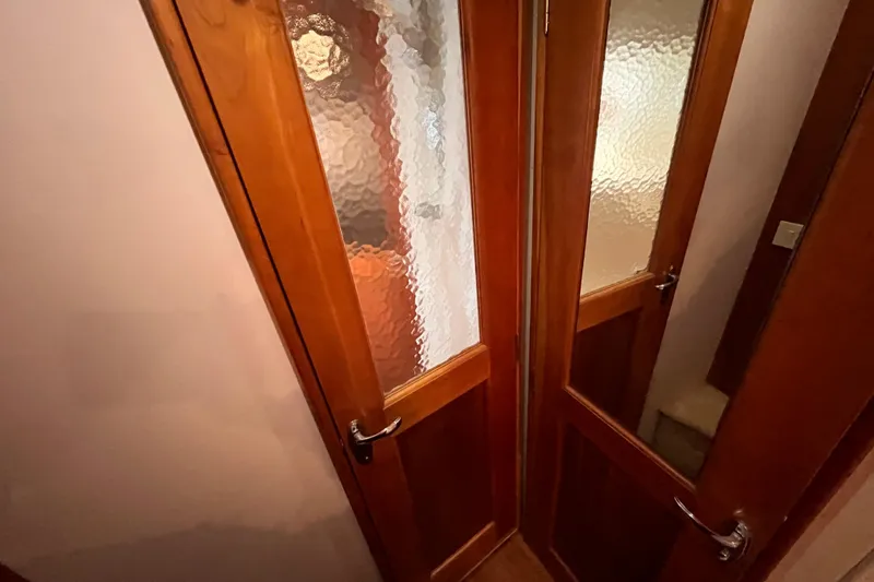  Yacht Photos Pics Wooden interior doors with frosted glass on a 2001 Silverton 42C yacht.