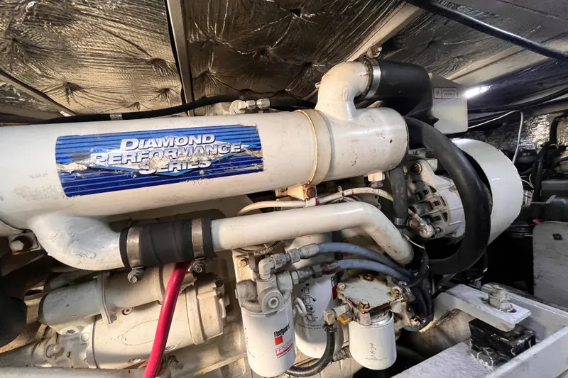  Yacht Photos Pics Engine of 2001 Silverton 42C yacht, featuring Diamond Performance Series components.